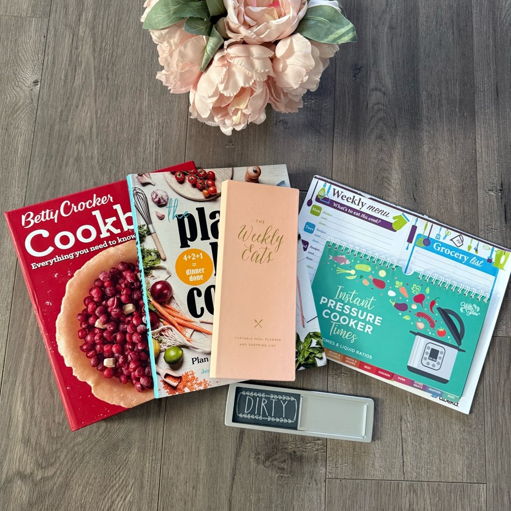New 6 Pc Kitchen & Cookbook Bundle‎